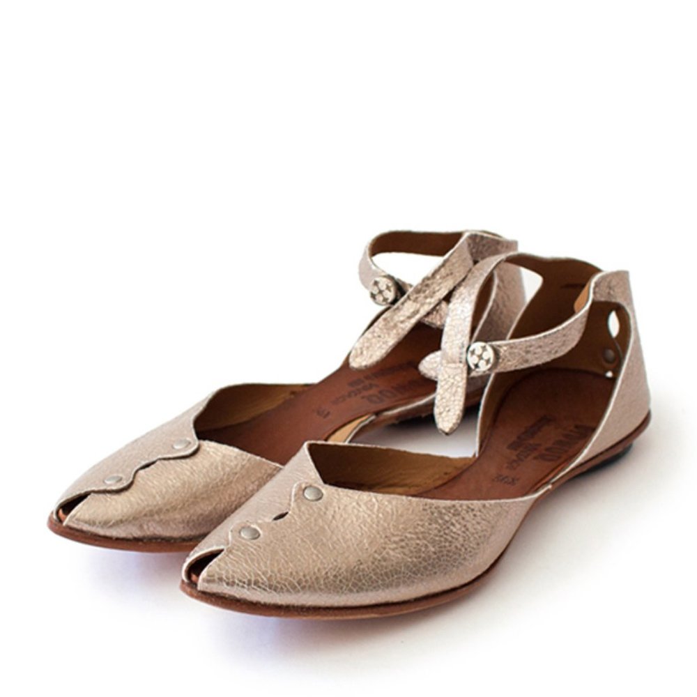 Cydwoq Neptune Champagne Leather Ankle Strap Shoe $150